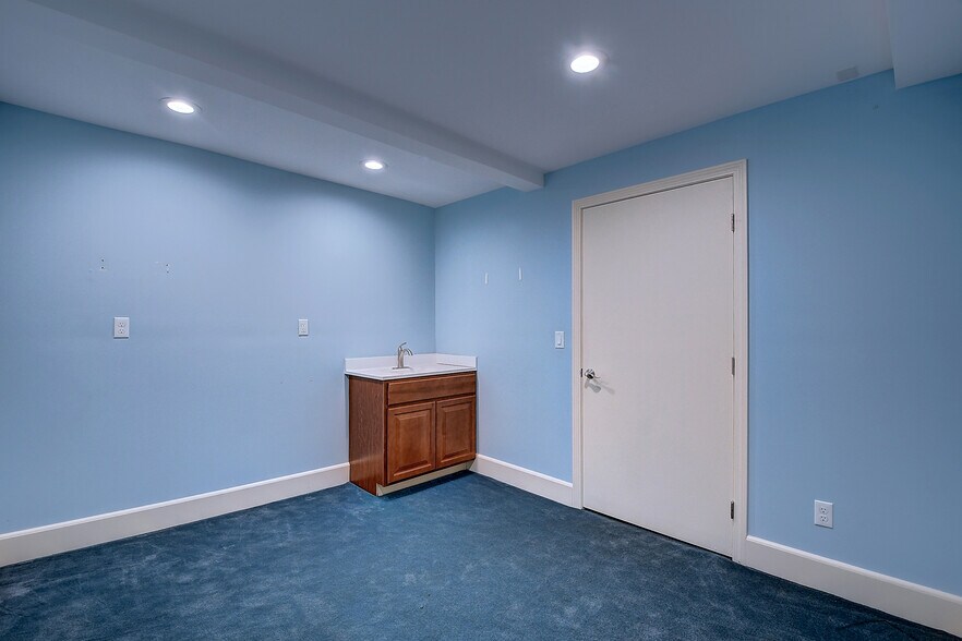 More Photos Of 201 Meadow St, Naugatuck Office For Sale