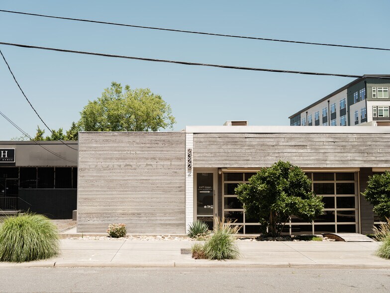 More Photos Of 2400-2406 Dunavant St, Charlotte Unknown For Lease