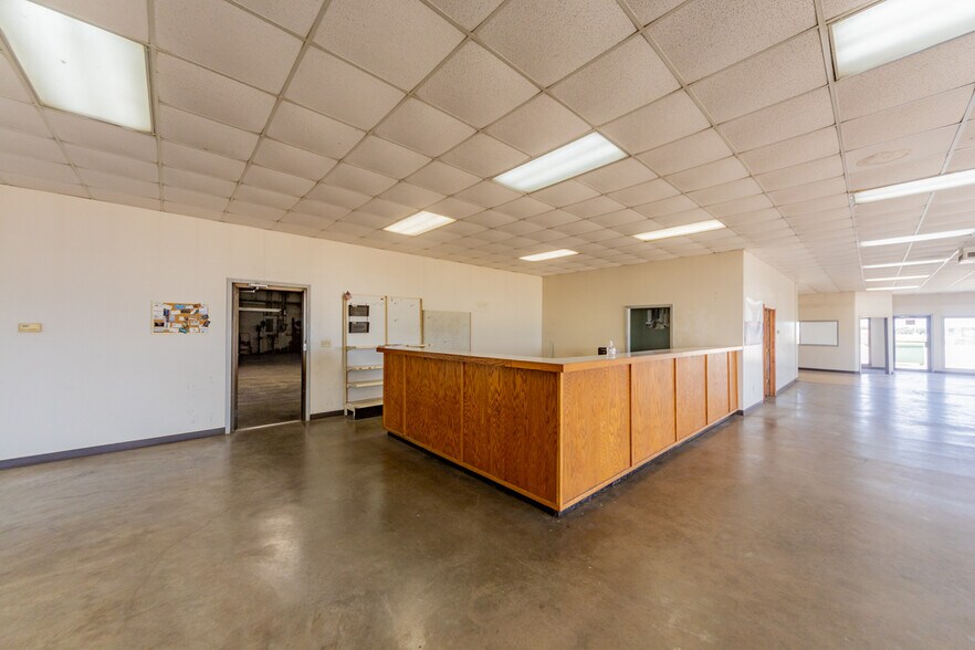 More Photos Of 3700 N 14th St, Ponca City Warehouse For Sale