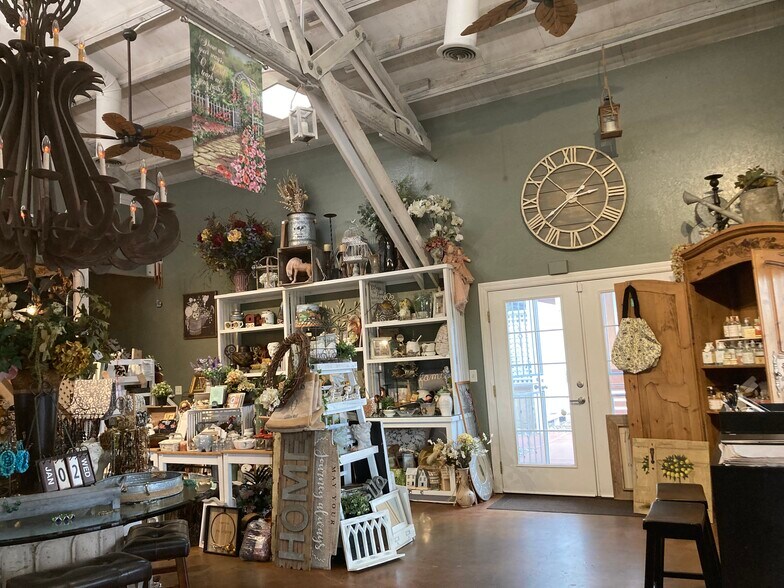 More Photos Of 870 Hartnell Ave, Redding Garden Center For Sale