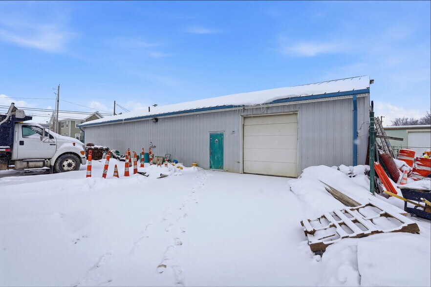 More Photos Of 237 Curtis St, Delaware Warehouse For Lease