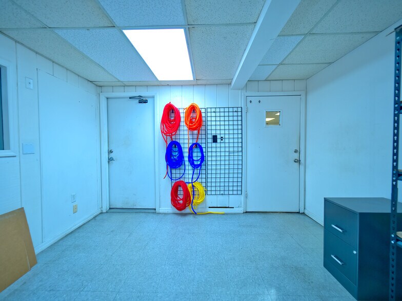 More Photos Of 1451 E Jefferson St, Brooksville Flex For Lease