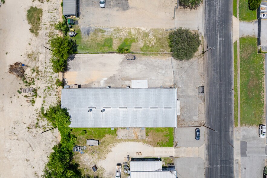 More Photos Of 1111 Paulsun St, San Antonio Light Manufacturing For Lease