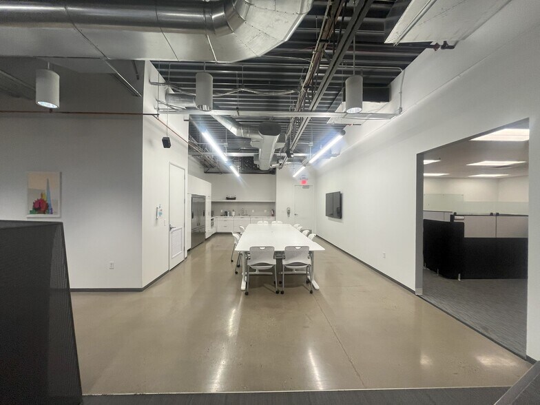 More Photos Of 1860 N 95th Ln, Phoenix Office For Lease