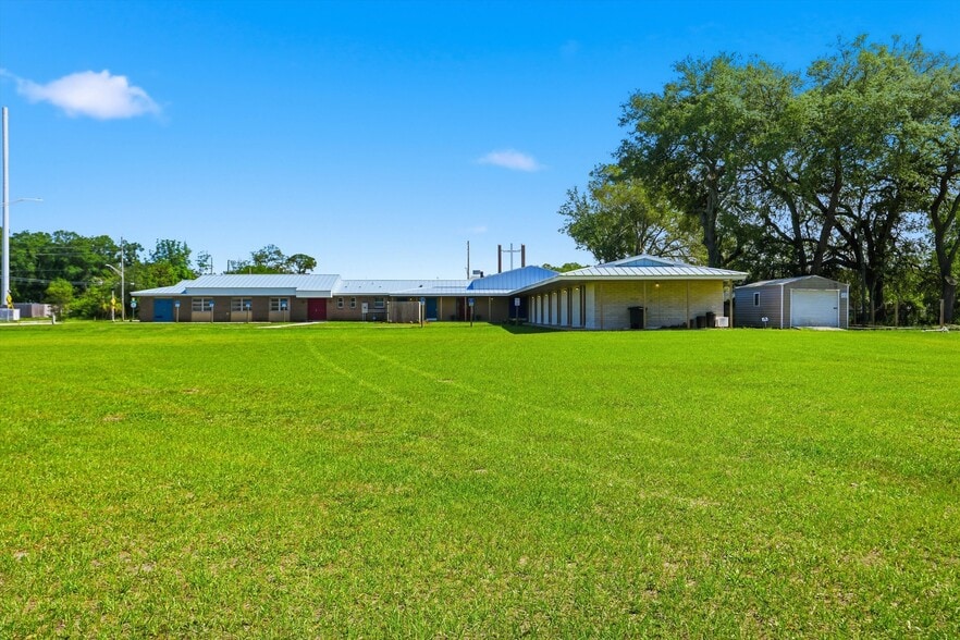 More Photos Of 8075 Lone Star Rd, Jacksonville Religious Facility For Sale