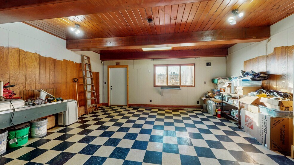 More Photos Of 209 S Main St, Jefferson General Retail For Sale