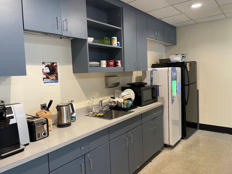 More Photos Of 23 Rainin Rd, Woburn Distribution For Lease