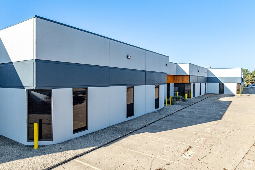 More Photos Of 2500-2536 NE Loop 820, Fort Worth Warehouse For Lease