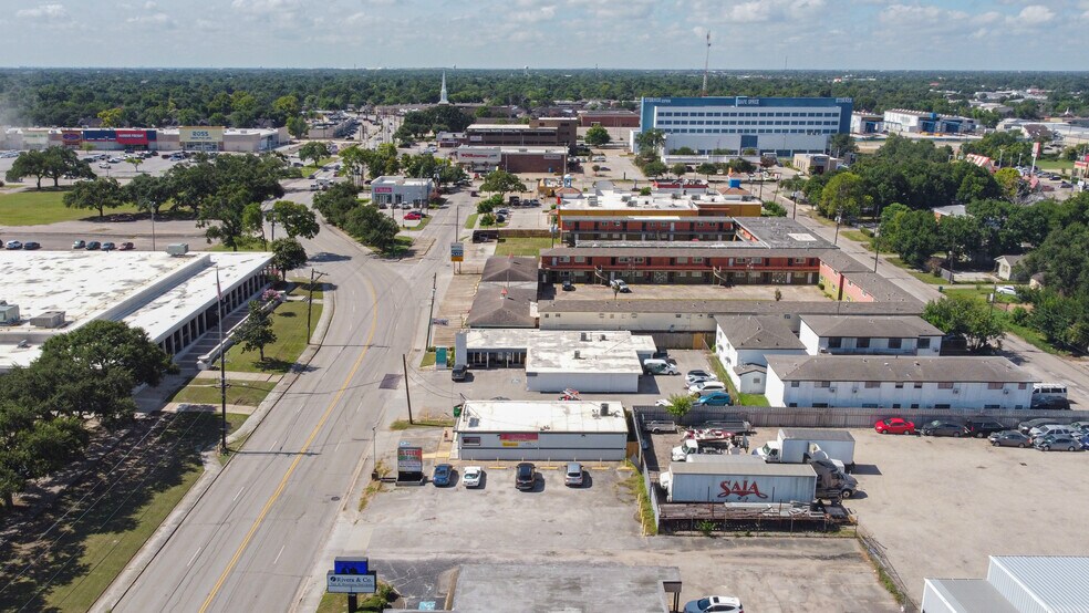 More Photos Of 1122 Pasadena Blvd, Pasadena General Retail For Sale