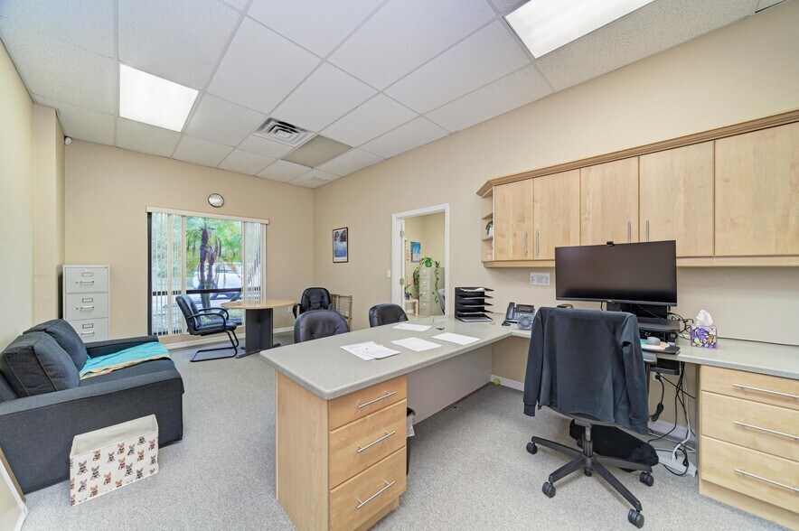More Photos Of 2555 Porter Lake Dr, Sarasota Light Manufacturing For Sale