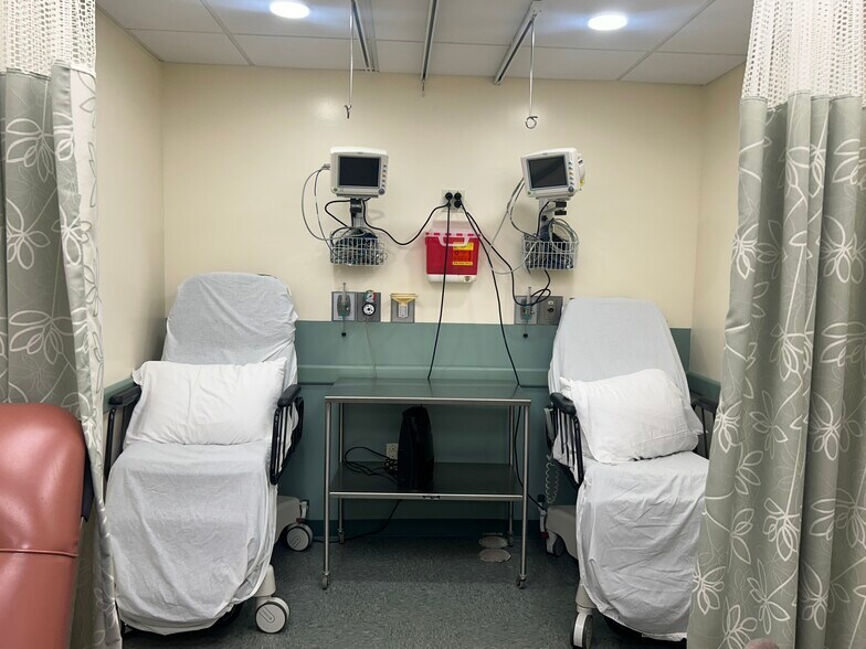 More Photos Of 864 W Jericho Tpke, Huntington Medical For Lease