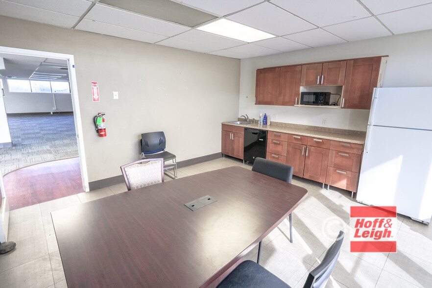 More Photos Of 3709 E Platte Ave, Colorado Springs Showroom For Sale