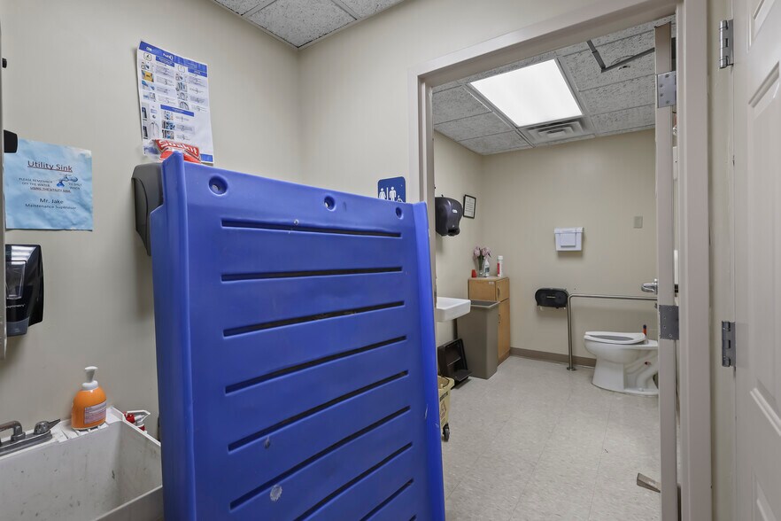 More Photos Of 1631 Main St, Niagara Falls Industrial For Sale