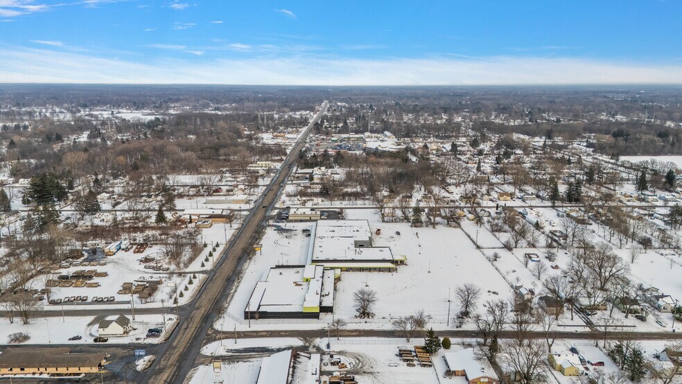 More Photos Of 3402 Richfield Rd, Flint Freestanding For Sale