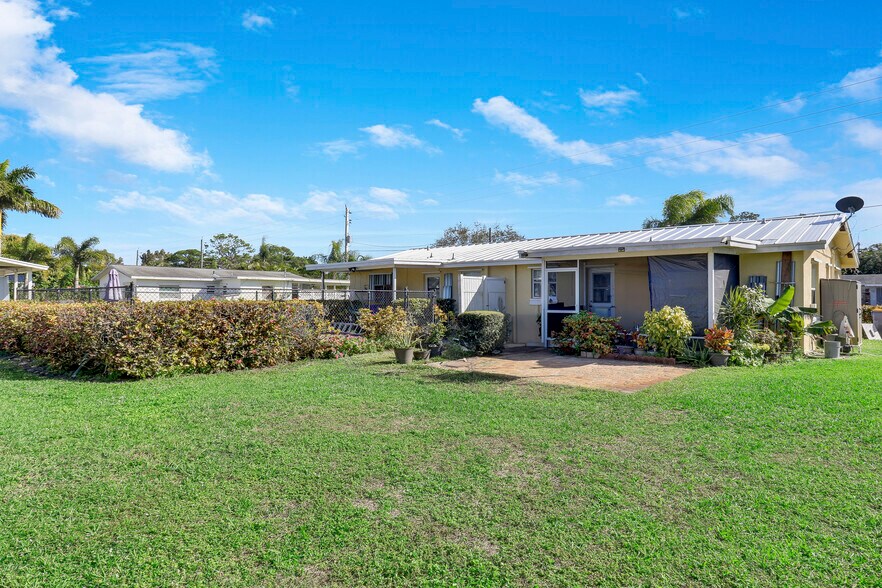 More Photos Of 2767 SE Normand St, Stuart Apartments For Sale