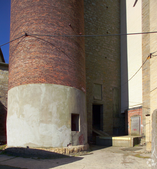 More Photos Of 473 Pleasant St, Fall River Warehouse For Sale