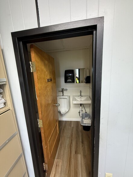 More Photos Of 18 Stone Castle Rd, Rock Tavern Truck Terminal For Sale