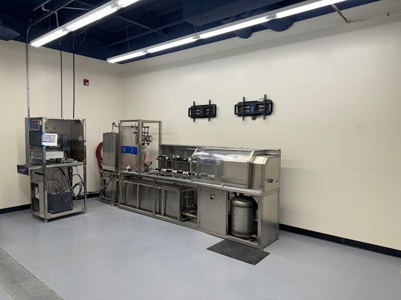 More Photos Of 517 W 100 N, Providence Loft Creative Space For Sale