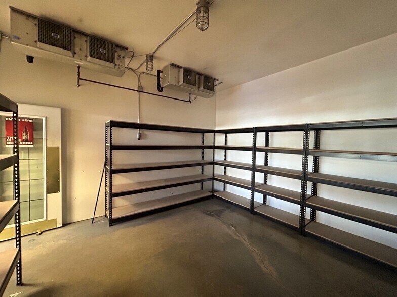 More Photos Of 1259 Highfield Cres SE, Calgary Light Distribution For Lease