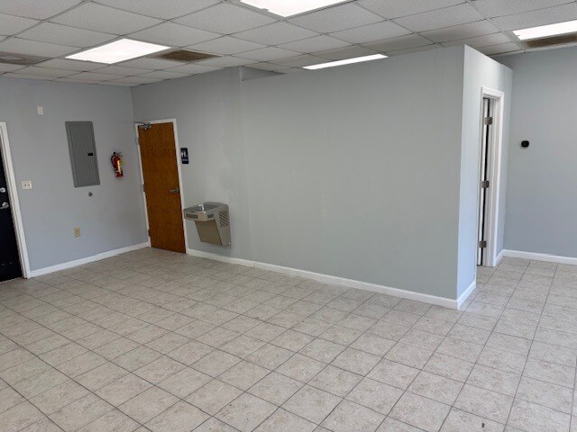 More Photos Of 5801 N Main St, Columbia Freestanding For Lease