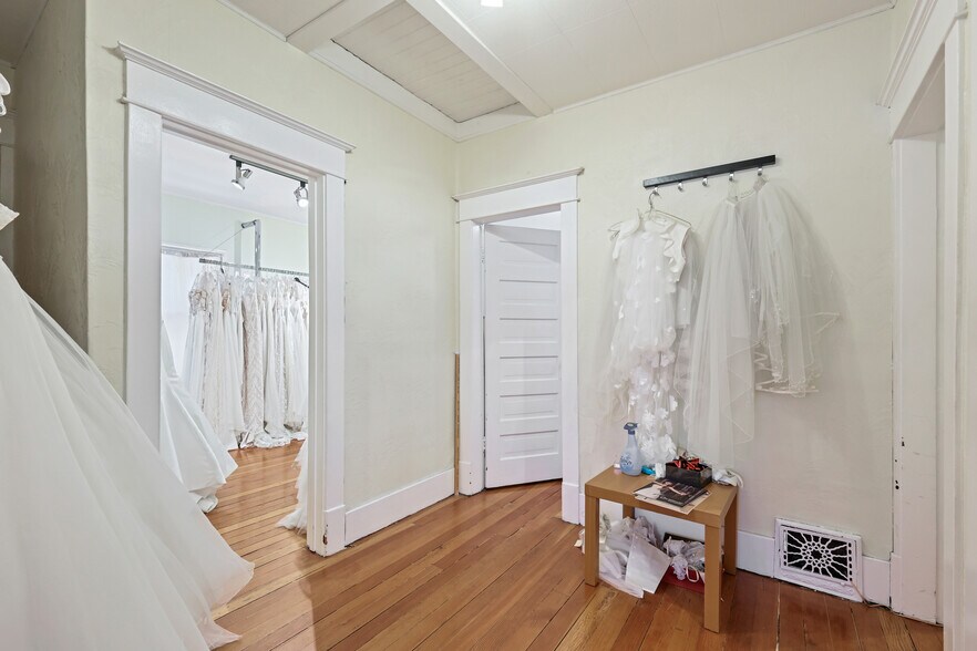 More Photos Of 620 Marsh Rd NE, Calgary General Retail For Lease