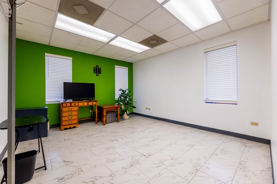More Photos Of 17143 Westview Ave, Thornton Industrial For Sale