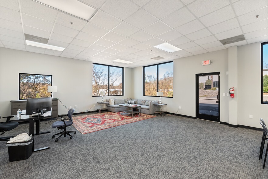 More Photos Of 129 Oakpark Dr, Mooresville Light Manufacturing For Lease