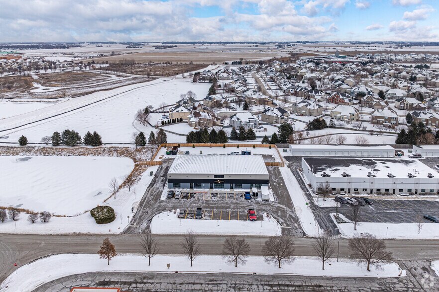 More Photos Of 70 Stonehill Rd, Oswego Warehouse For Lease