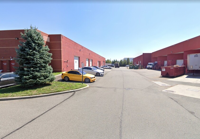 More Photos Of 23590 Overland Dr, Sterling Warehouse For Lease