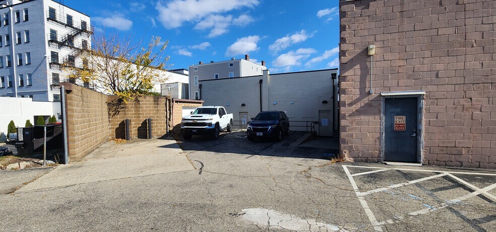 More Photos Of 4545 Montgomery Rd, Cincinnati Storefront For Lease