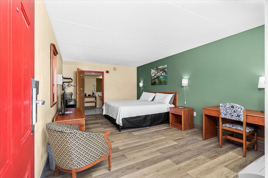 More Photos Of 182 Quillen Chapel Service Rd, Campton Hotel For Sale