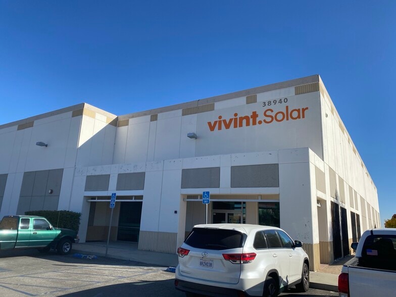 More Photos Of 38940 Trade Center Dr, Palmdale Warehouse For Lease