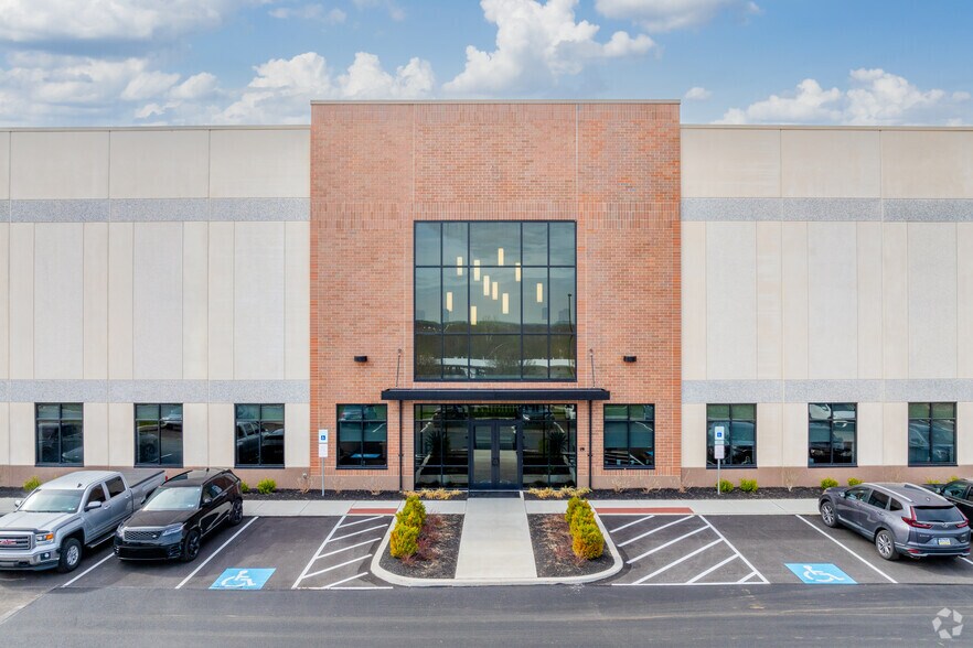 More Photos Of 571 Hollow Rd, Phoenixville Warehouse For Lease