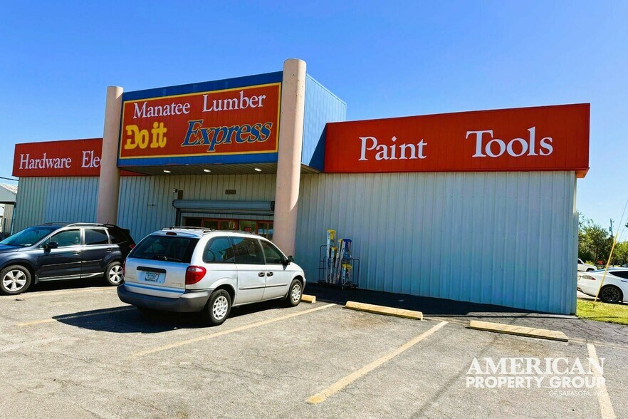 More Photos Of 5611 15th St E, Bradenton Freestanding For Lease