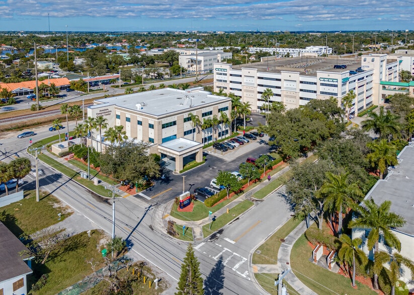 More Photos Of 20950 NE 27th Ct, Miami Medical For Lease