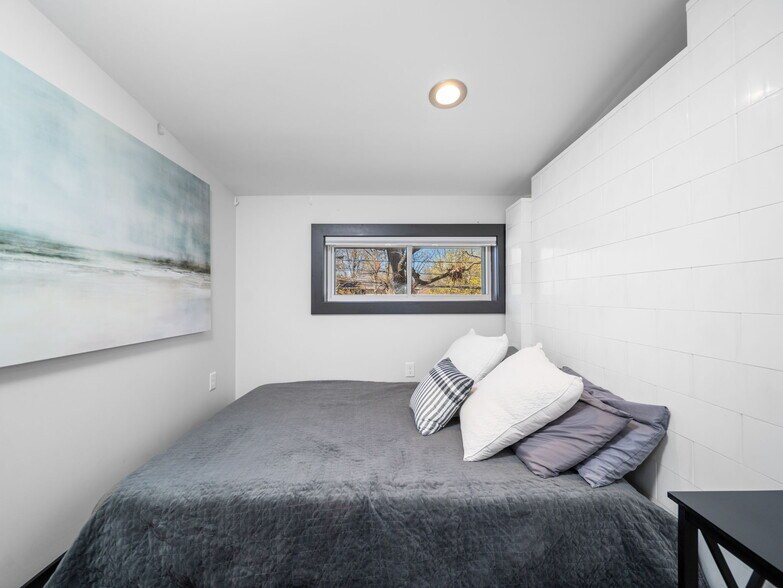 More Photos Of 1323 Cass St, Traverse City Flex For Sale