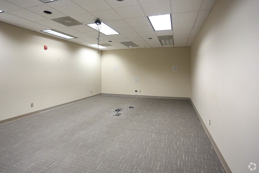 More Photos Of 2070 Little Hills Expy, Saint Charles Office For Sale