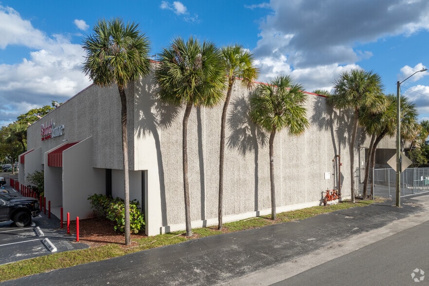 More Photos Of 770 W Sunrise Blvd, Fort Lauderdale Freestanding For Sale
