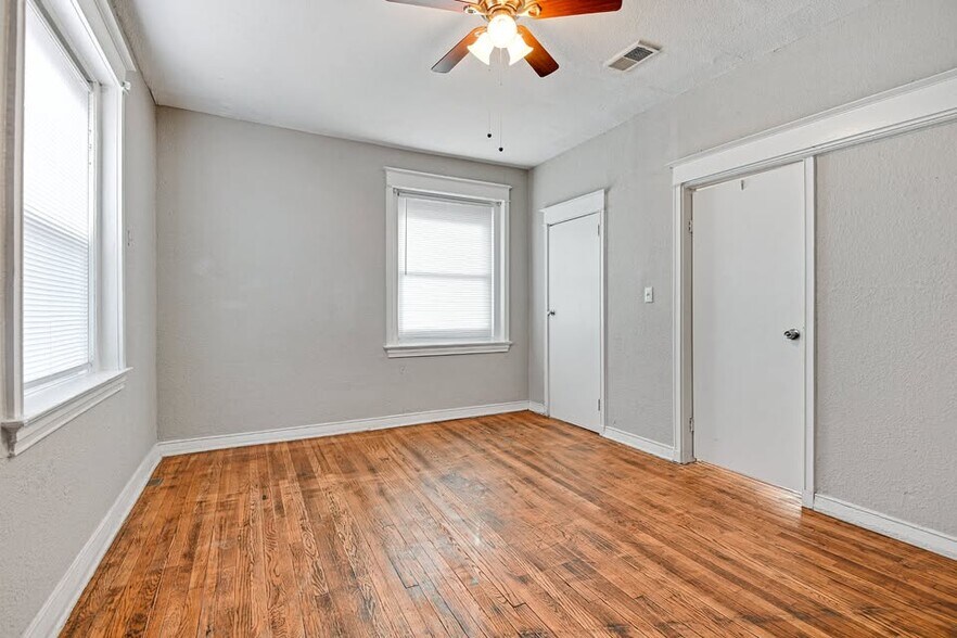 More Photos Of 1114 E Armour Blvd, Kansas City Apartments For Sale