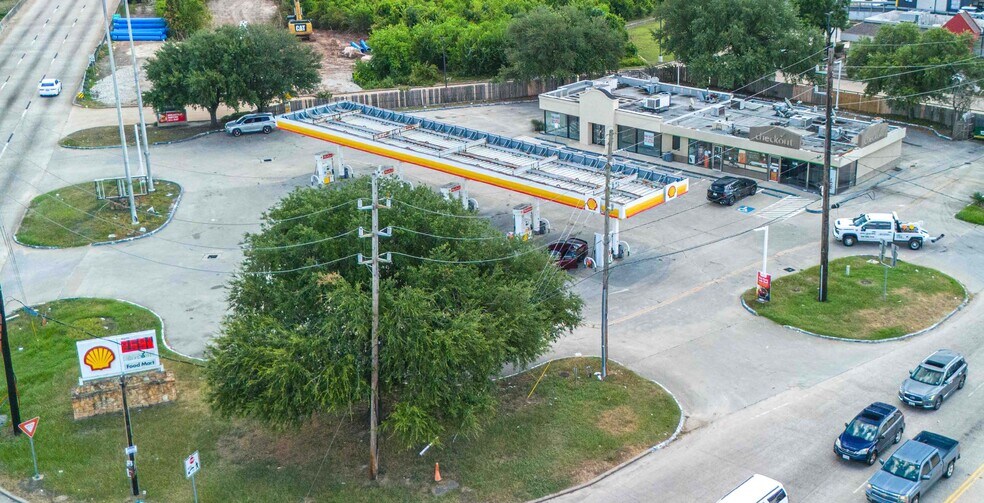 Primary Photo Of 10750 Veterans Memorial Dr, Houston Service Station For Sale