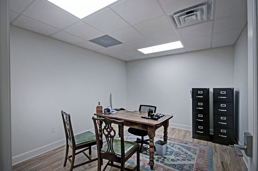 More Photos Of 905 N State St, Jackson Coworking Space