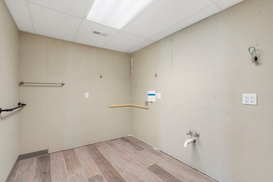More Photos Of 771 E HWY 54, Camdenton Office For Sale