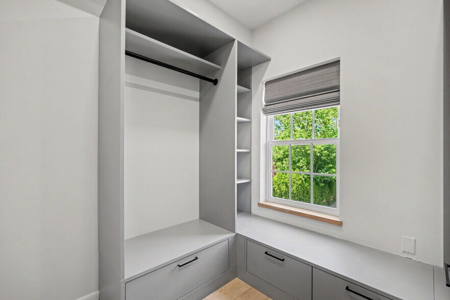 More Photos Of 63 Church St, Greenwich Apartments For Sale