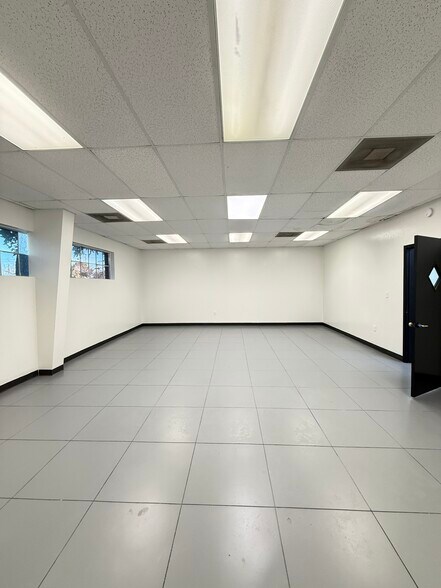 More Photos Of 2910 Antoine Dr, Houston Unknown For Lease