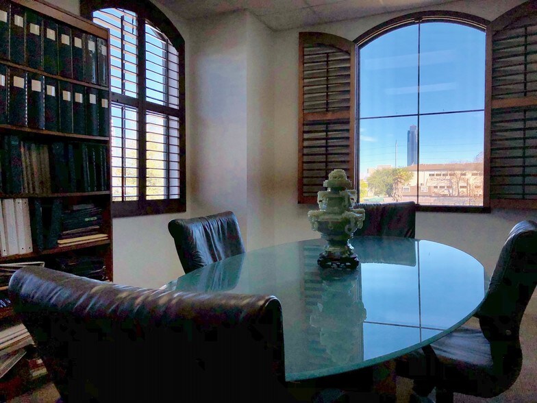 More Photos Of 5905 Winsome Ln, Houston Office For Sale