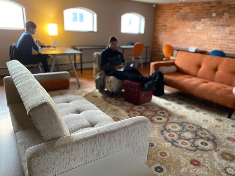 More Photos Of 21 N Main St, Mount Clemens Coworking Space