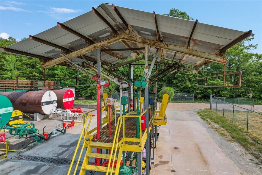 More Photos Of 85 Kaufman Rd, Monticello Distribution For Sale