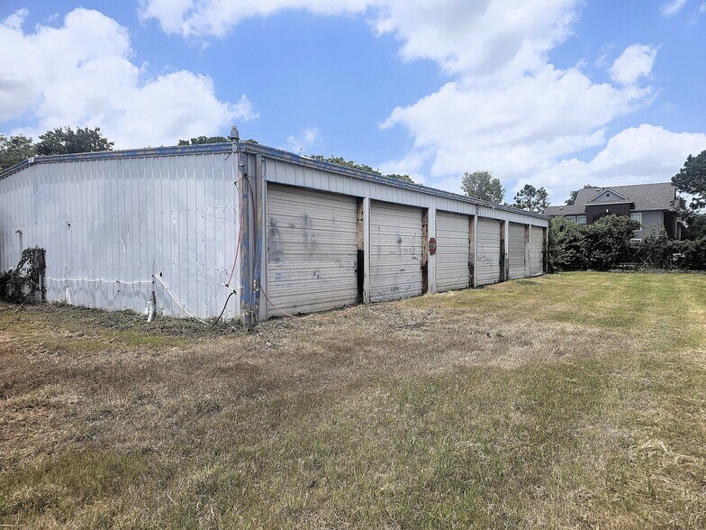 More Photos Of 9901 W Fairmont Pky, La Porte Service Station For Sale