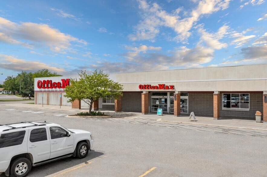 More Photos Of 1319-1413 Creston Park Dr, Janesville Storefront For Sale