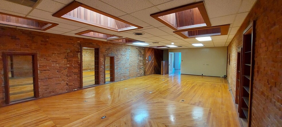 More Photos Of 310-312 1st St, Marysville Office Residential For Lease